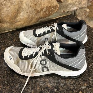 On Cloud Rush Women’s Running Shoes! NWT Size 9